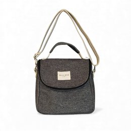  Insulated gray lunch bag with adjustable strap and zipper closure, suitable for carrying meals or snacks.