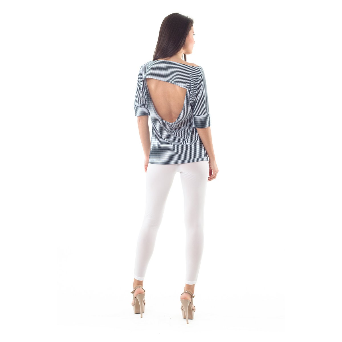 Top a righe con spalle scoperte