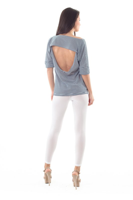 Top a righe con spalle scoperte