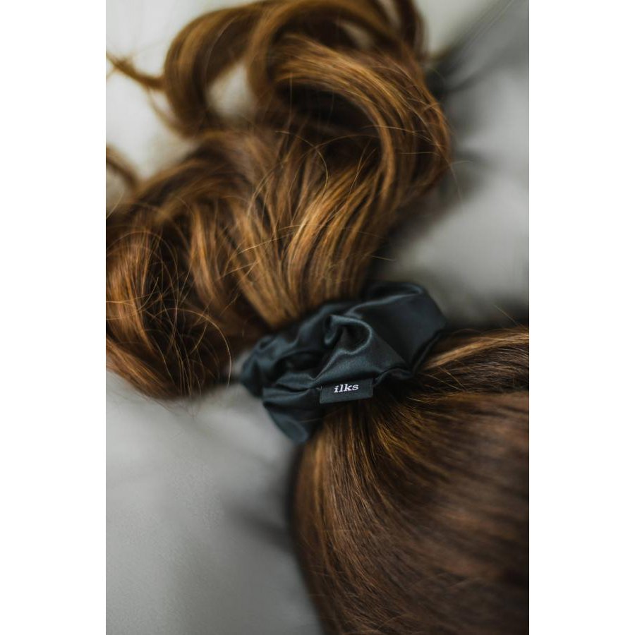 Jedwabna Scrunchie w rozmiarze L, czarna