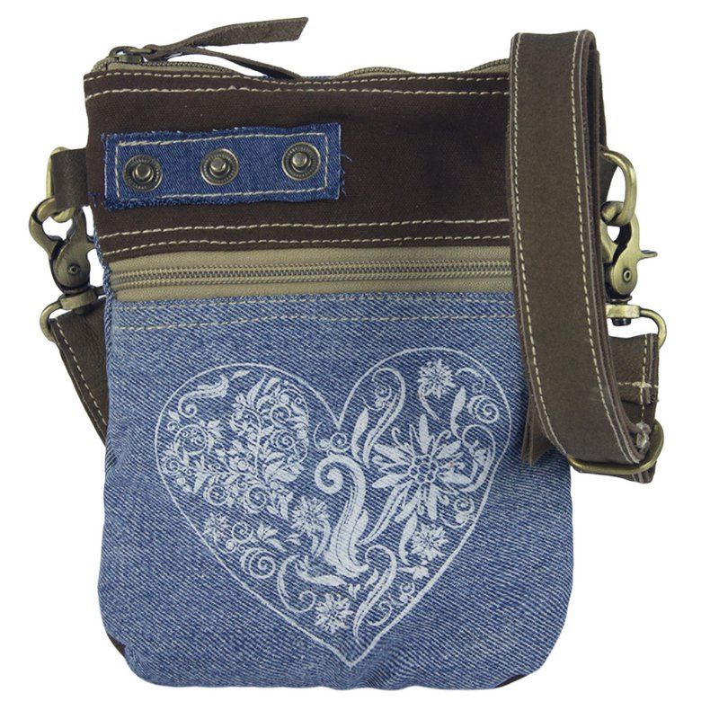 Domelo traditionele tas dames schoudertas. Dirndl schoudertas gemaakt van upcycled jeans en canvas en leer. Handtas in traditionele stijl met hartjesprint. Crossbodytas voor dames als Oktoberfest-accessoire.