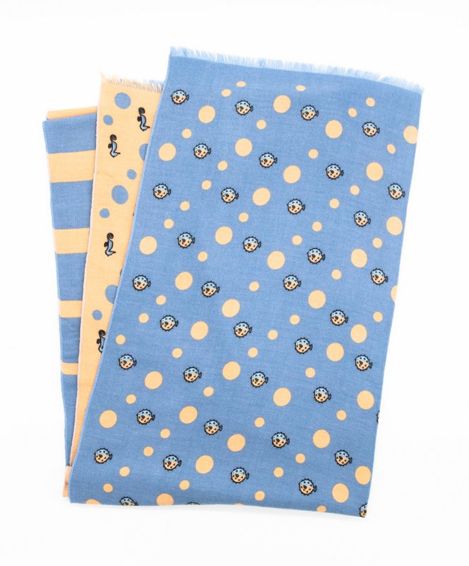 Sciarpa di cotone con stampa marina in blu cielo e beige