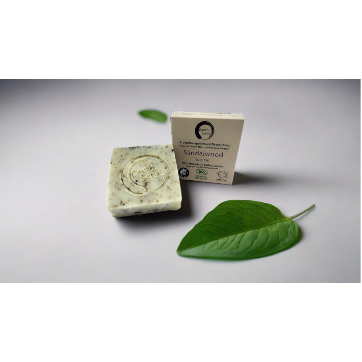 Sapone solido certificato biologico - legno di sandalo con foglie comodette grattugiate 90 g