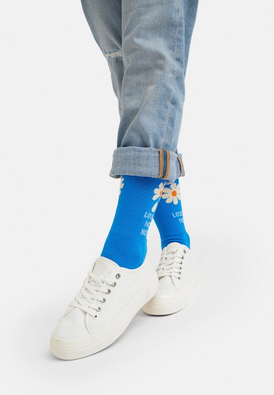 Biologische sokken Loves me Loves me not - Blauwe tennissokken met madeliefjes