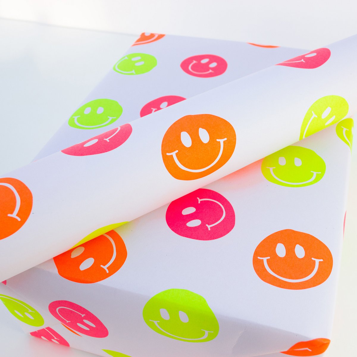 Papel de regalo “Smiley” hecho con papel reciclado
