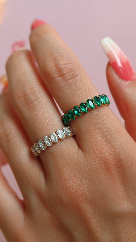 Ava – Eternity-Ring-Stapel