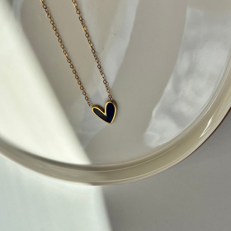 Dark Essence - Zwart Hart Ketting Goud - Waterdicht