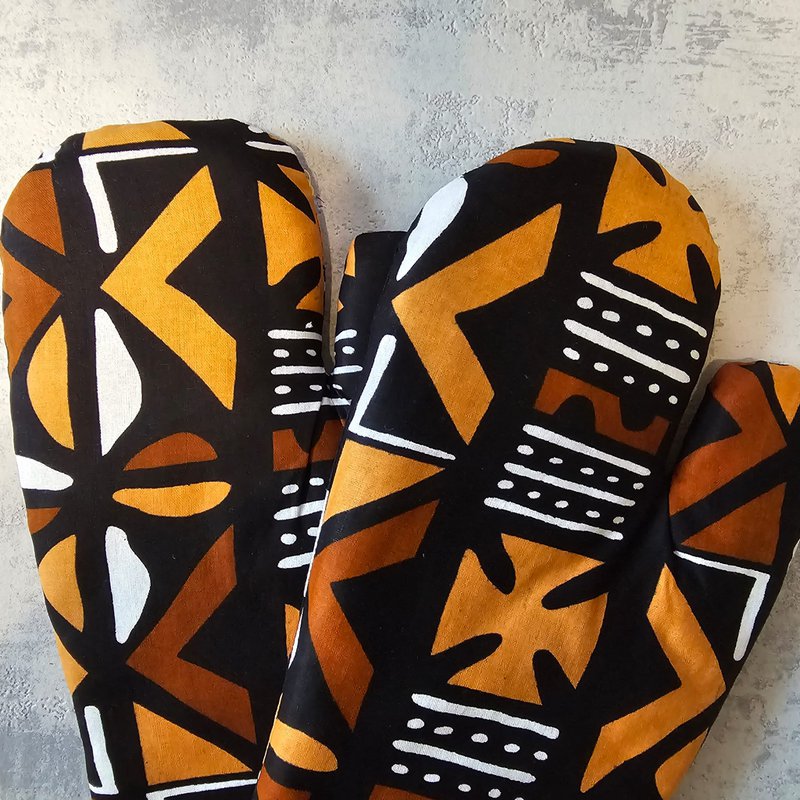 Set mit 2 handgefertigten "Mudcloth" Bogolan Print inspirierten afrikanischen Ofenhandschuh