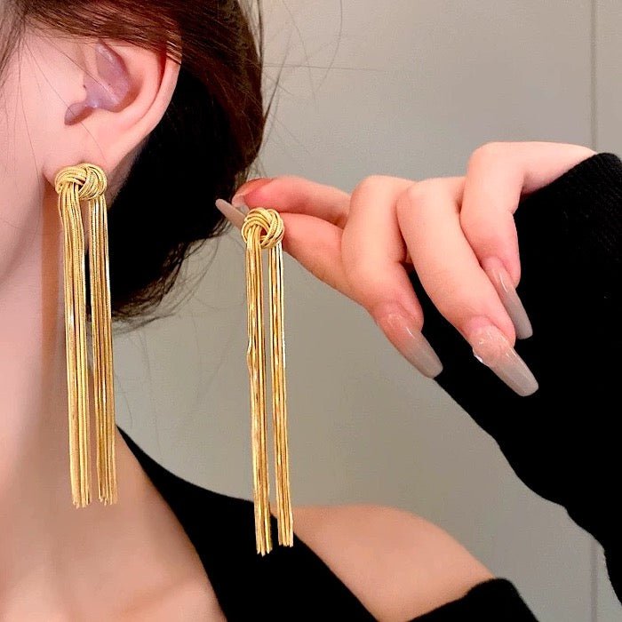 Pendientes largos con borlas y nudos vintage modernos