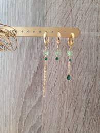 Boucles d'oreilles créoles plaquées or 18 carats et papillon vert péridot