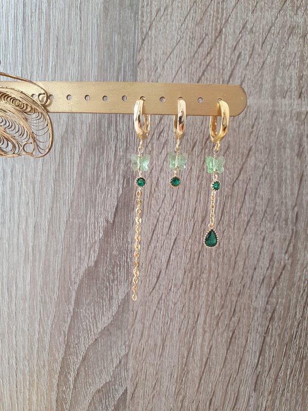 Orecchini a cerchio placcati in oro 18 carati e farfalla verde peridoto