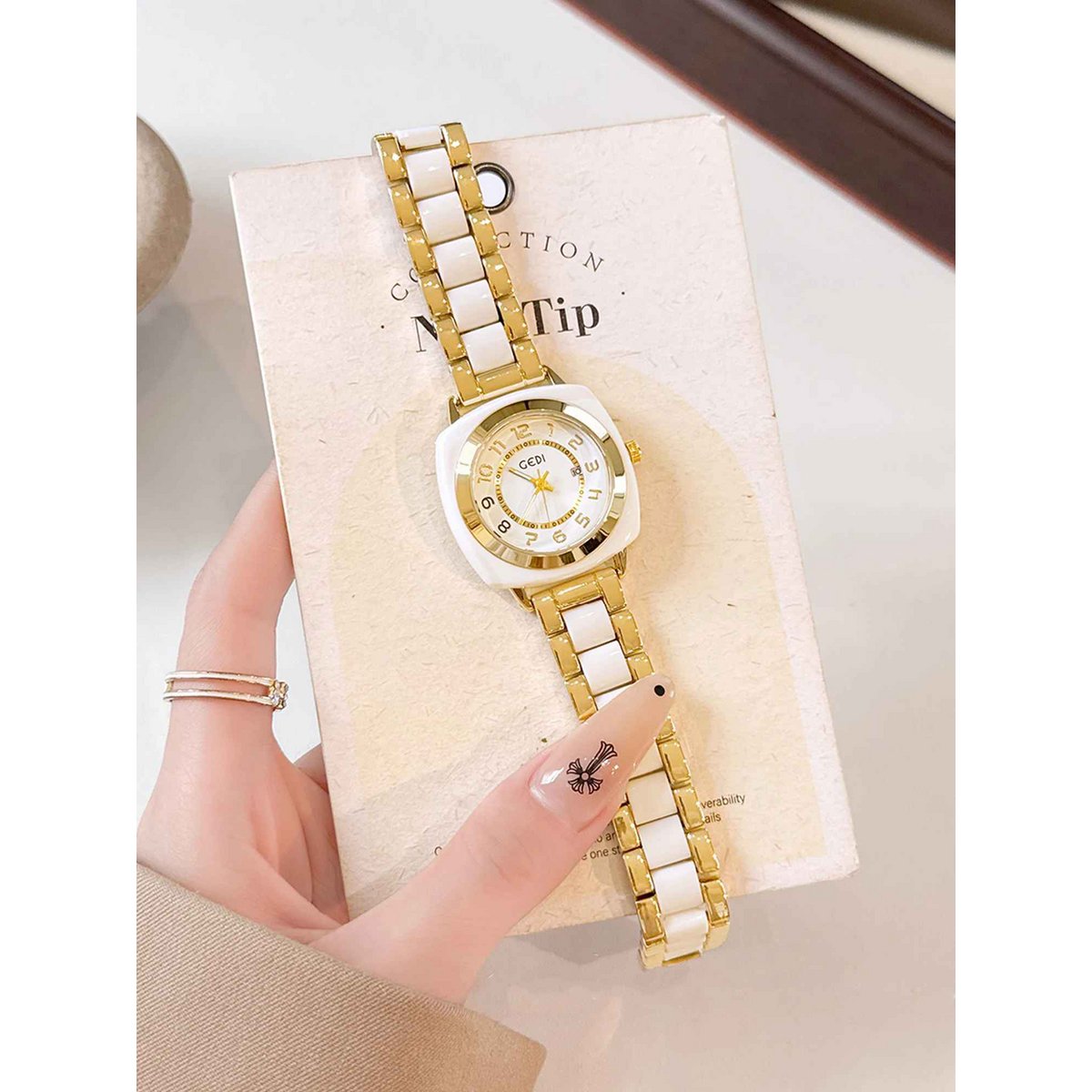 Mindu - Square Statement Retro Women's Watch