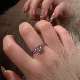 Anello solitario in moissanite a 6 artigli senza tempo