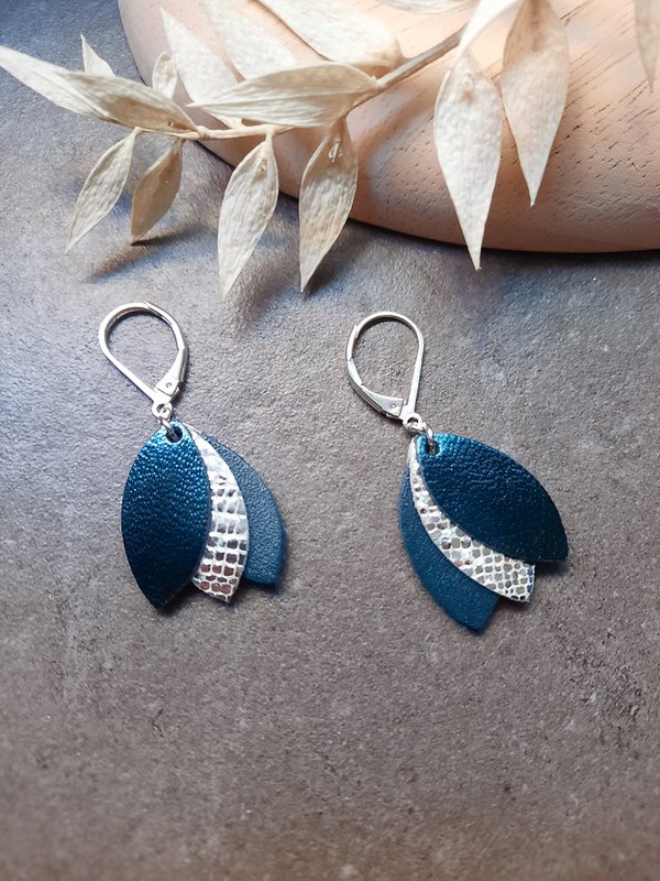 LES CHOUCHOUS petrol blue short earrings