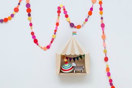 Circus shelf „the big top” white-wooden