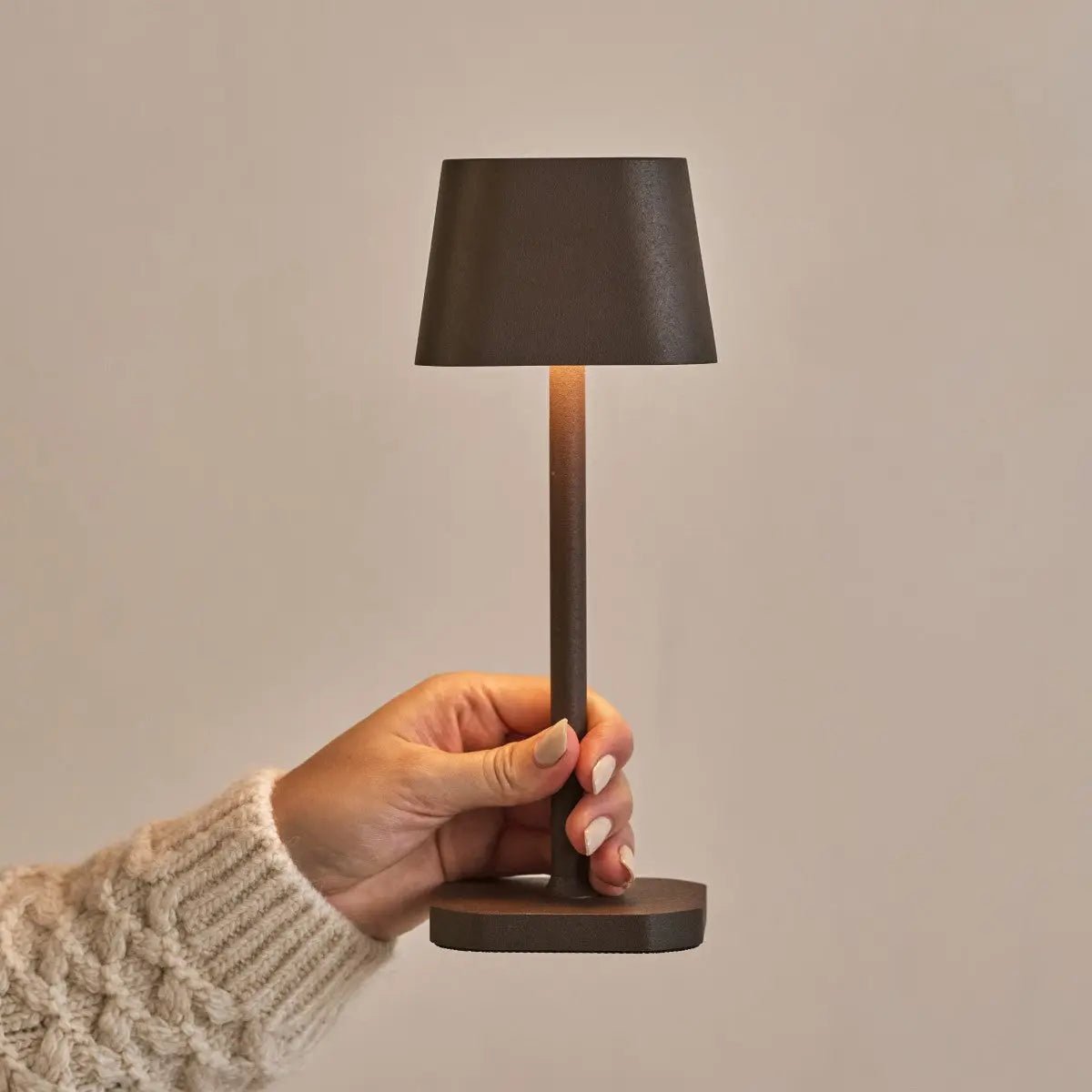 Lampe de table rechargeable marron moka Ava