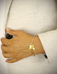 18K guldbelagt sommerfugl og Golden Shadow krystalarmbånd