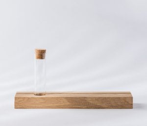 Kartenhalter mit Vase