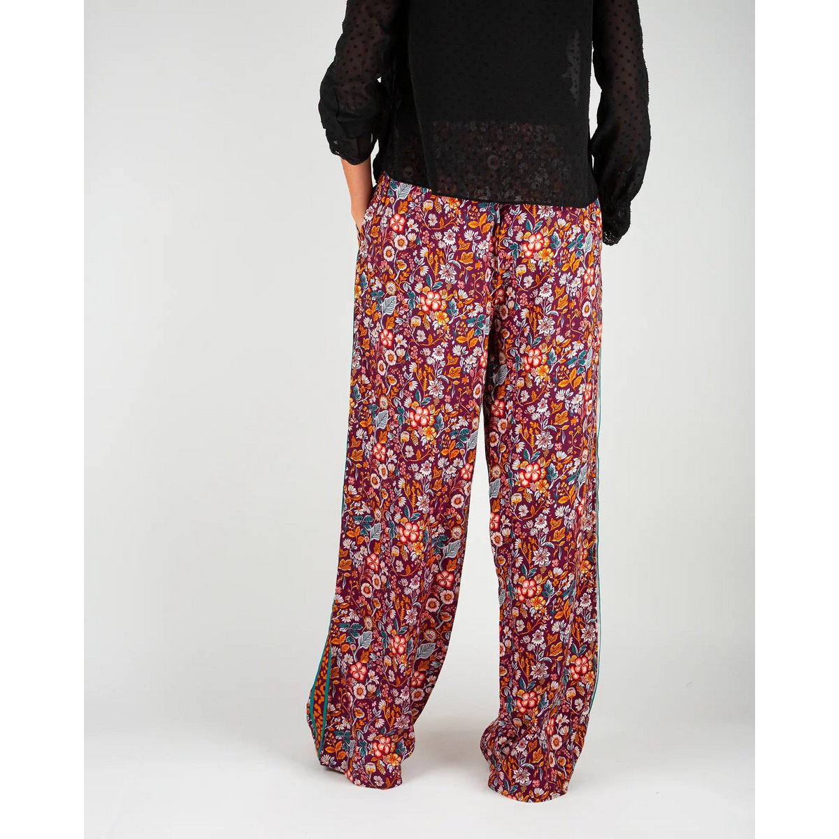 Le pantalon fluide femme imprimé Morris violet