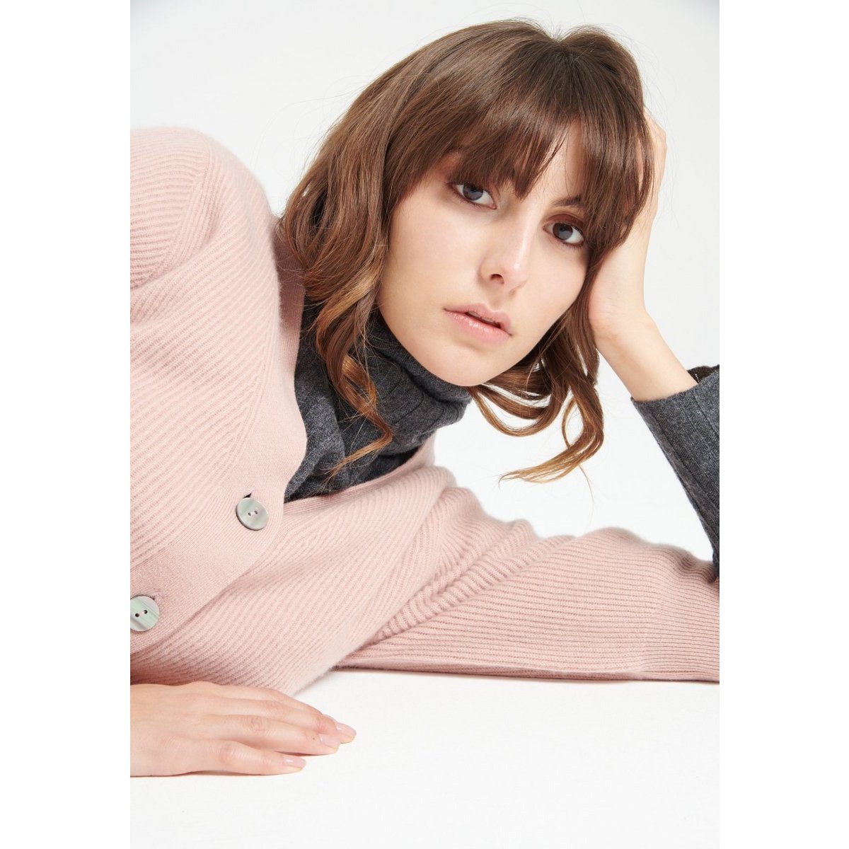 MIA 13 Cardigan scollo a V a maniche corte in cashmere con lavorazione a coste rosa cipria