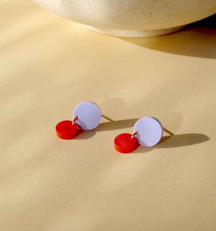 Big Dotty acrylic earrings in lilac red
