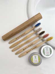 Powdered toothpaste for adults and children, available in mint, charcoal & lemon, and strawberry flavors. Includes bamboo toothbrushes and natural tooth powder.