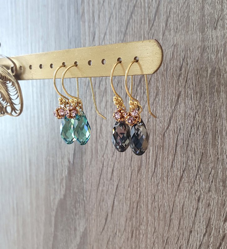 Pendientes bañados en oro de 18 quilates con gotas de cristal "Black Silver Night"
