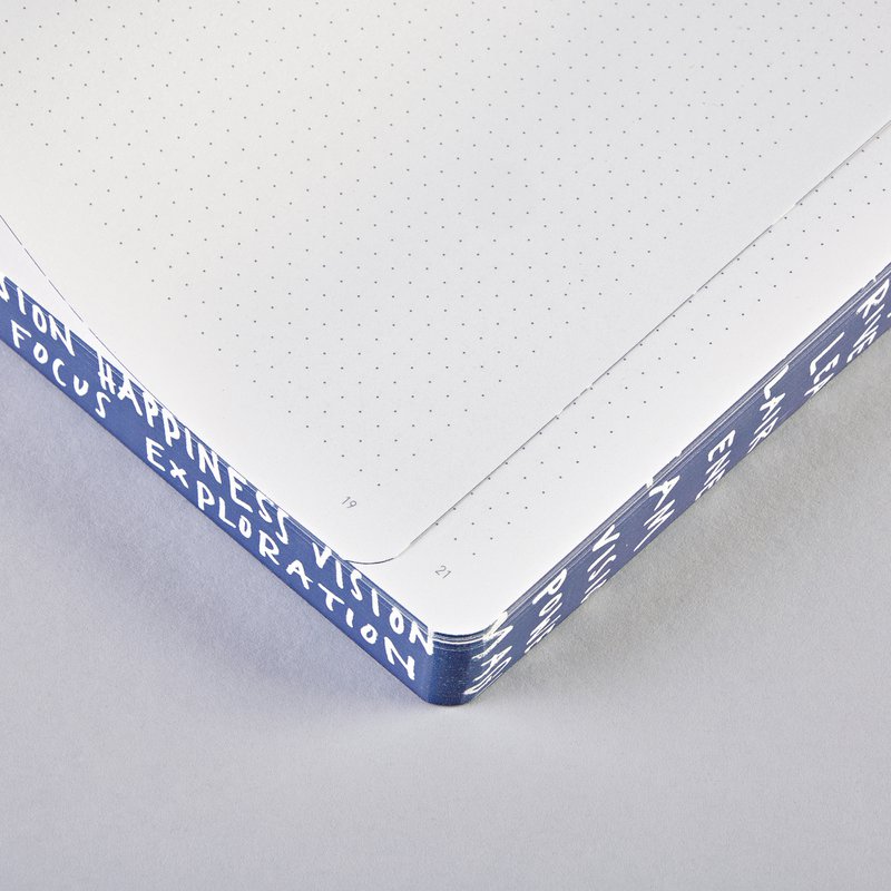 Giochi di parole - Grafica L | Quaderno A5+ | Diario punteggiato | Punti da 3,5 mm | 256 pagine numerate | Carta Premium da 120 g | ricicla Denim - Materiale | prodotto in modo sostenibile in Germania