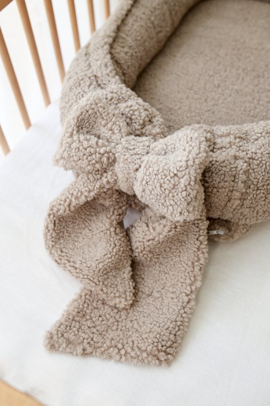 Babynest mit Schleife / Bouclé-Babynest - 2-Farben-Kopie