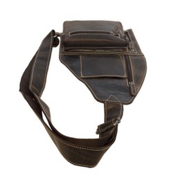 Crossbody taske i 3 farver bøffellæder med justerbar skulderrem og 5 lynlåsrum