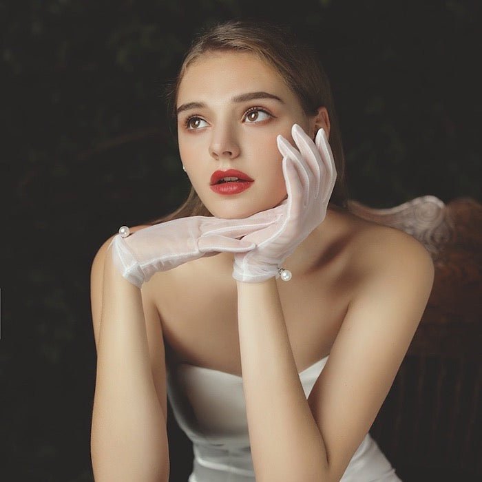 Gants de mariée avec bordures en perles et dentelle