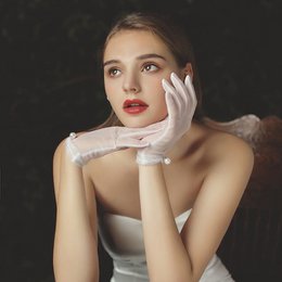 Gants de mariée avec bordures en perles et dentelle