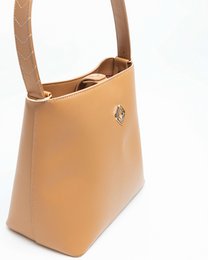 Bucket Bag Nila Apple Leather Camel