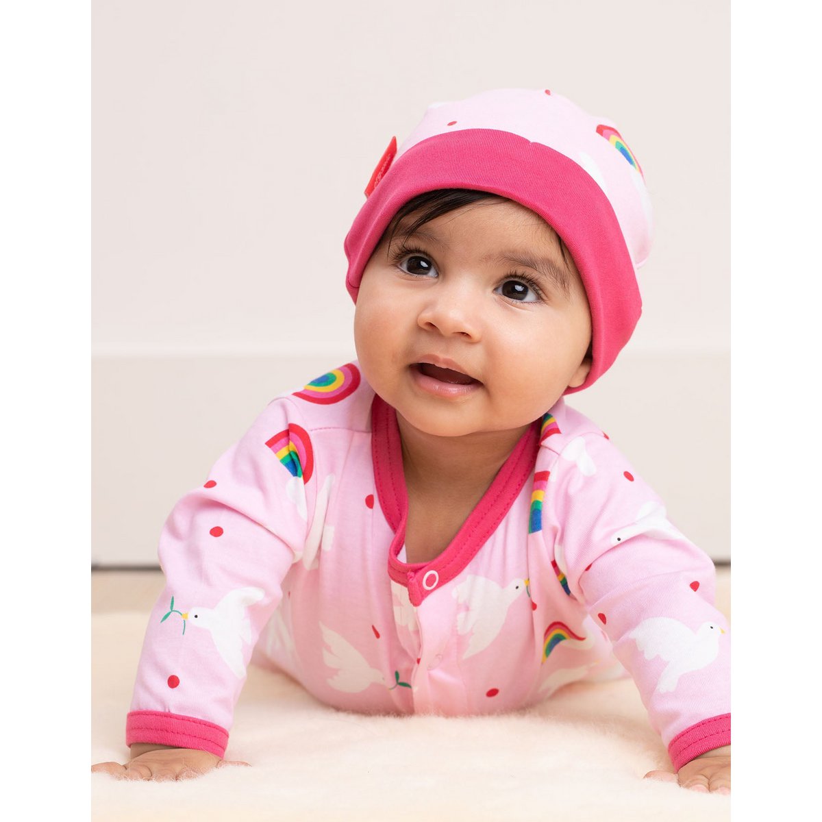 Organic cotton baby gift set with romper, hat and body with pigeon printing