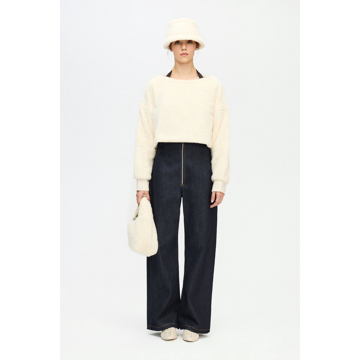 IKIKIZ Teddy Crop Top