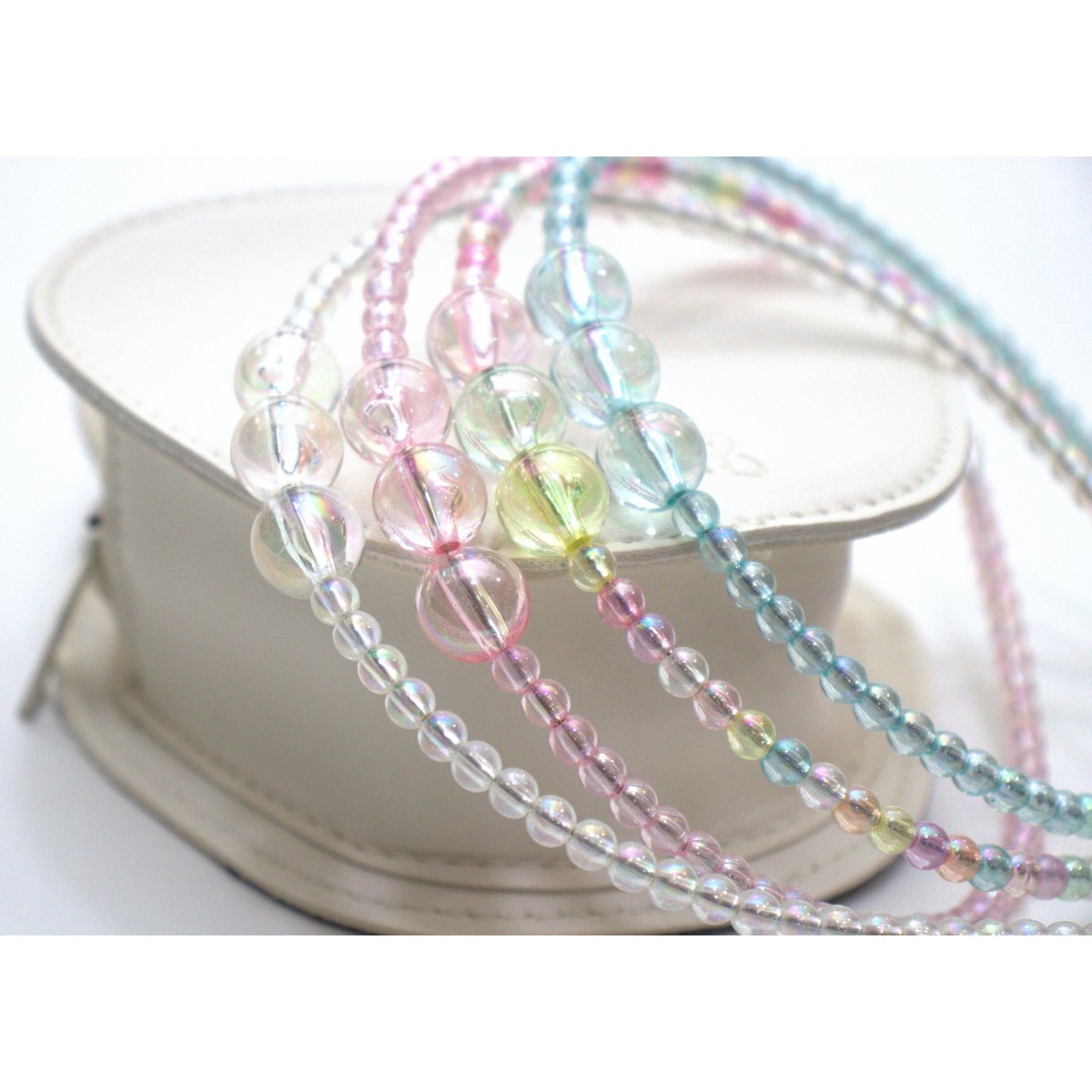 YUKO B HEADBAND OFFER. Wooden display including the entire collection of headbands, 2 per model and 34 in total