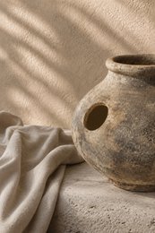 Die Orbis – dekorative Terrakotta-Vase