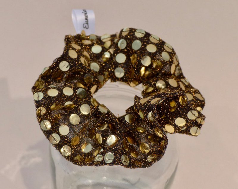 Pailletter scrunchie guld