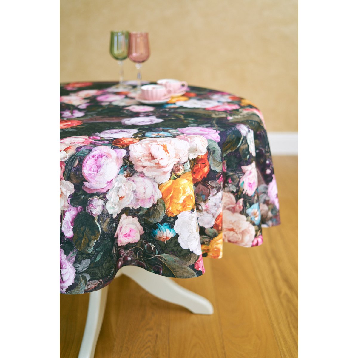 Round Tablecloth, Dark Floral 100% Cotton, Printed | Francine Black