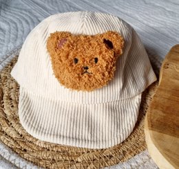 Beige Cordmütze mit Teddybär