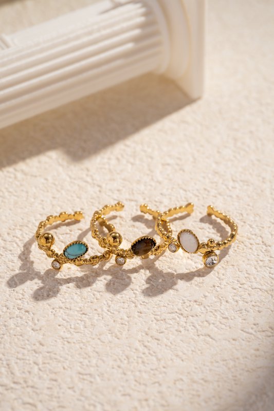 Verstelbare gouden stalen ring met ovale steen en strass