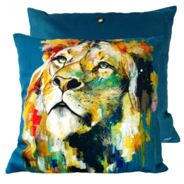 Vibrant, colorful cushion featuring a striking portrait of a lion. The cushion is made of velvet and available in two sizes, 40x40cm and 60x60cm. The bold, expressive brushstrokes and vivid colors capture the majestic beauty of the lion.