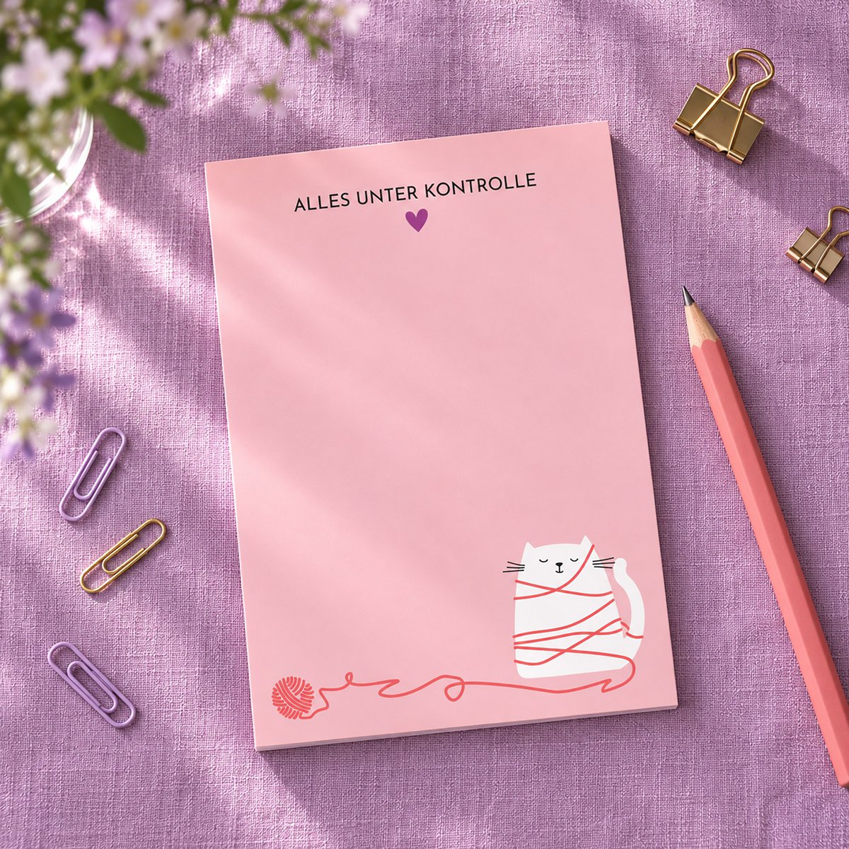 Notizblock A6 Katze „Alles unter Kontrolle" - Rosa Block - 50 Blatt Recyclingpapier