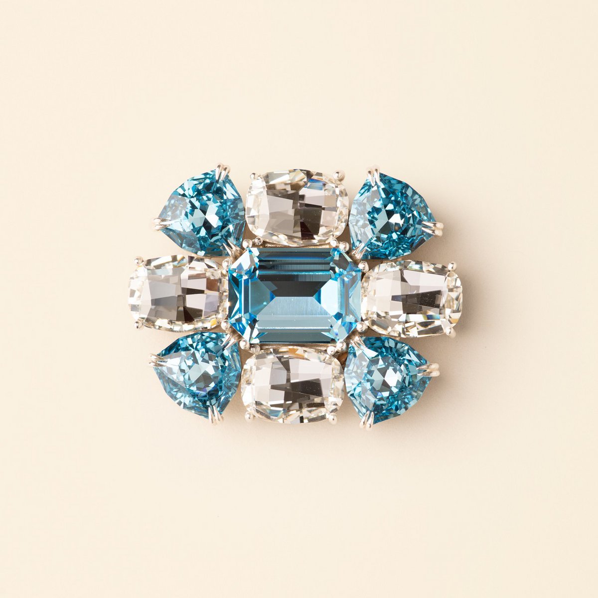 Broche Vega