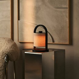 River Dunkelbraune wiederaufladbare Holzlampe