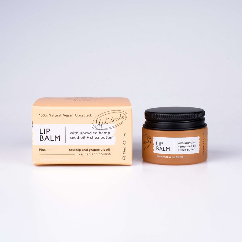 Lippenbalsam mit recyceltem Hanfsamenöl und Sheabutter