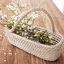 This woven fruit basket is made of Kaisa-Grass and jute, providing a natural and rustic storage solution. The oval shape and braided handle make it a practical and stylish choice for storing and displaying fresh produce.