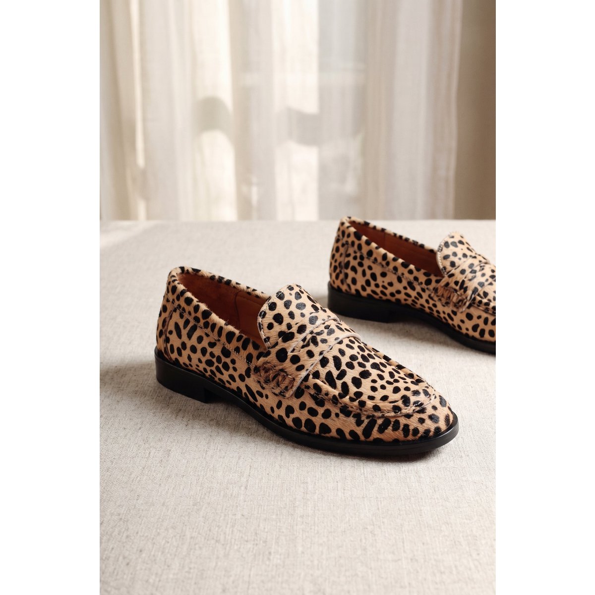EMILIA CHEETAH – Flache Leder-Loafer mit Haaransatz