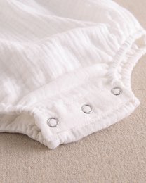 White Baby Boys 'White Chiffon Baby Romper med ruffle krave M92-21510134