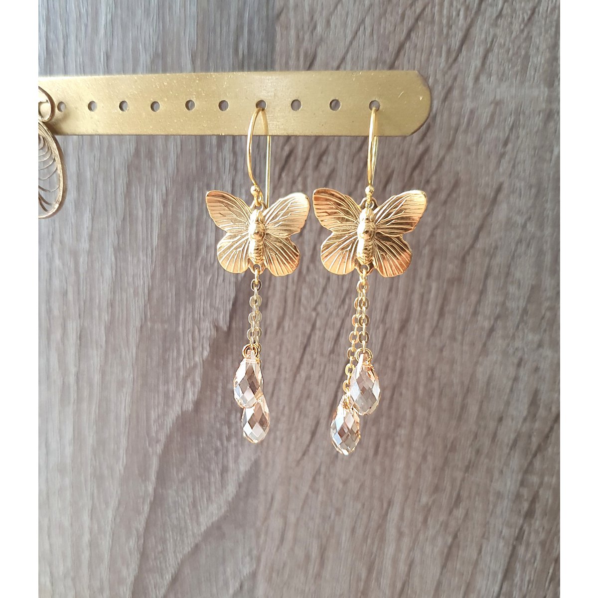 18 Karat vergoldete Schmetterlingsohrringe mit Golden Shadow-Tropfen